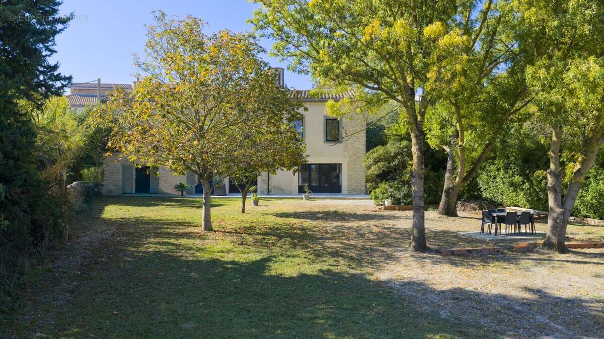 Maison à MAS-SAINTES-PUELLES