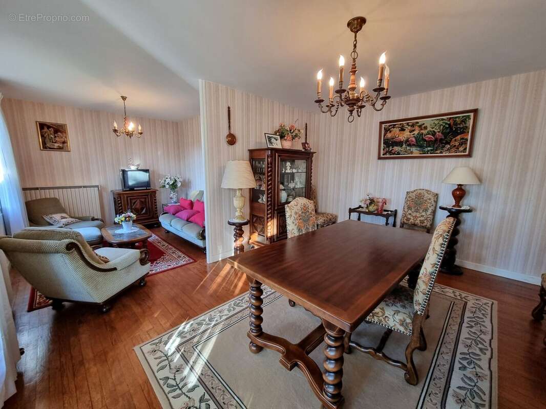 Maison à SAINT-PIERRE-DU-MONT