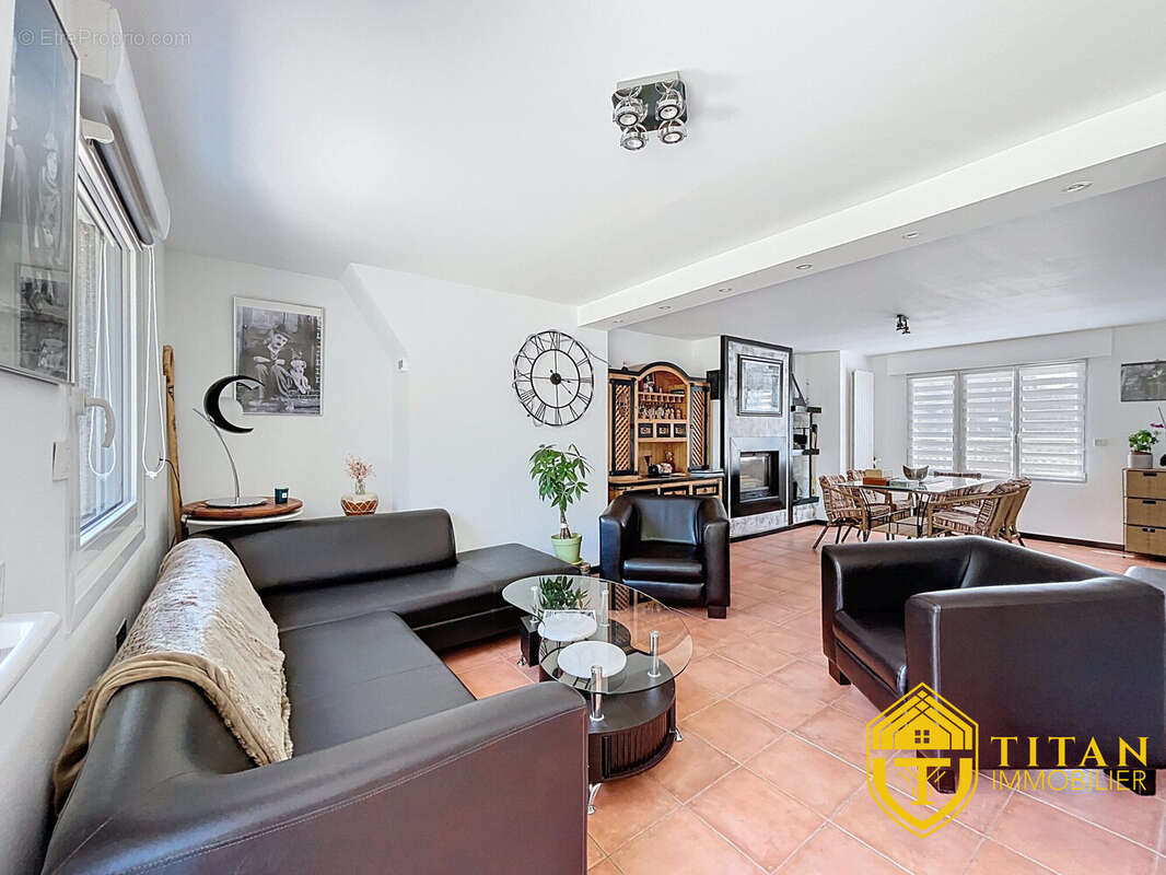 Maison 4 chambres, garage, jardin, Dunkerque Centre-Victoire (59140)   - Maison à DUNKERQUE