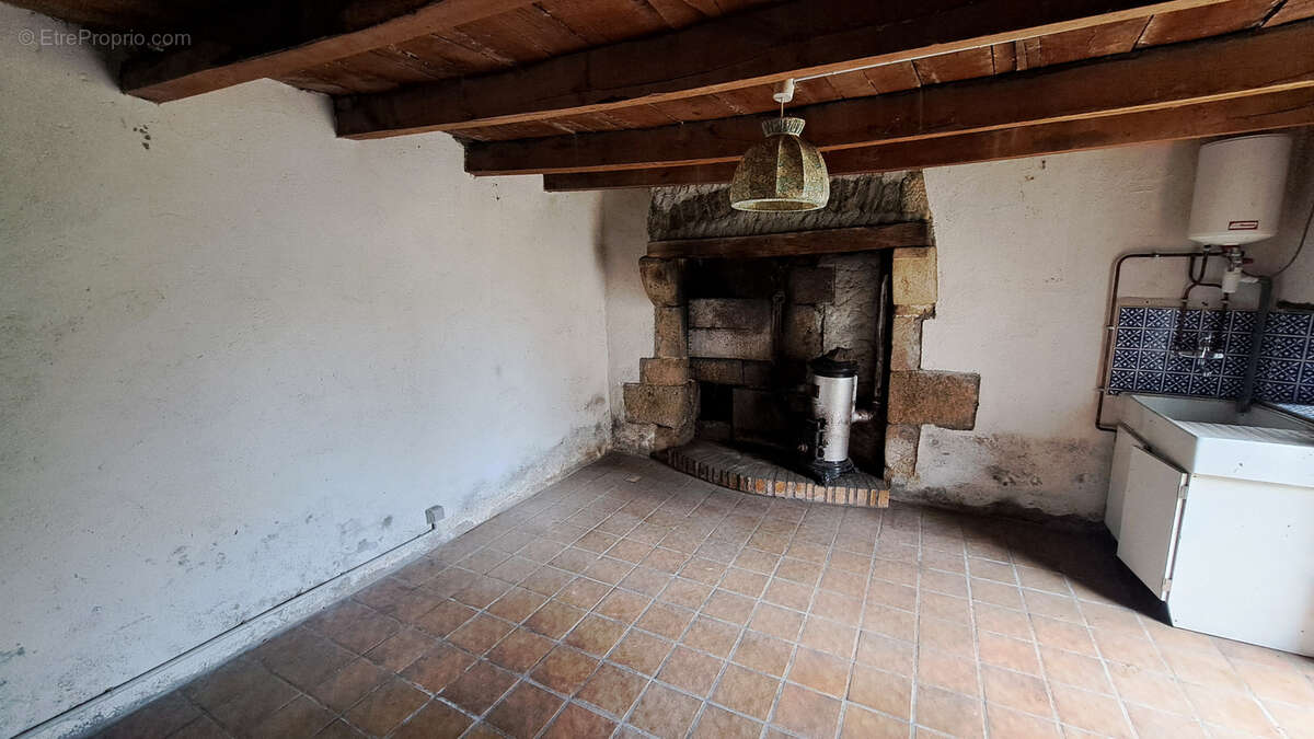 Maison à SAINT-PRIEST-DES-CHAMPS