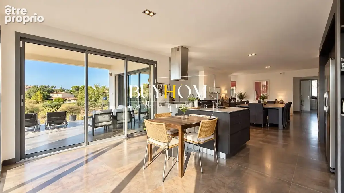 Maison 6 pièces 228 m² à vendre à Bedarrides (84370) - photo 2