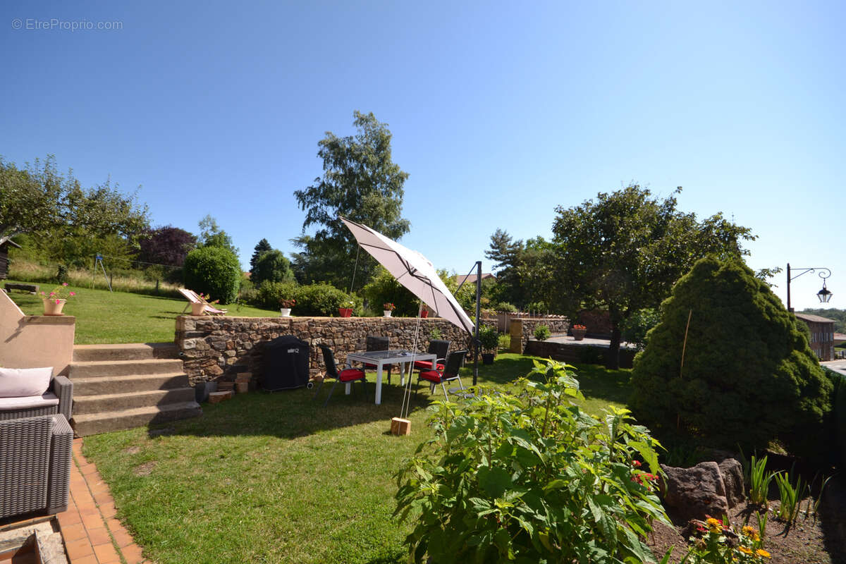 Maison à MONTMELAS-SAINT-SORLIN