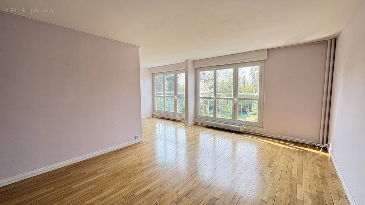 Appartement à PONT-SAINTE-MARIE