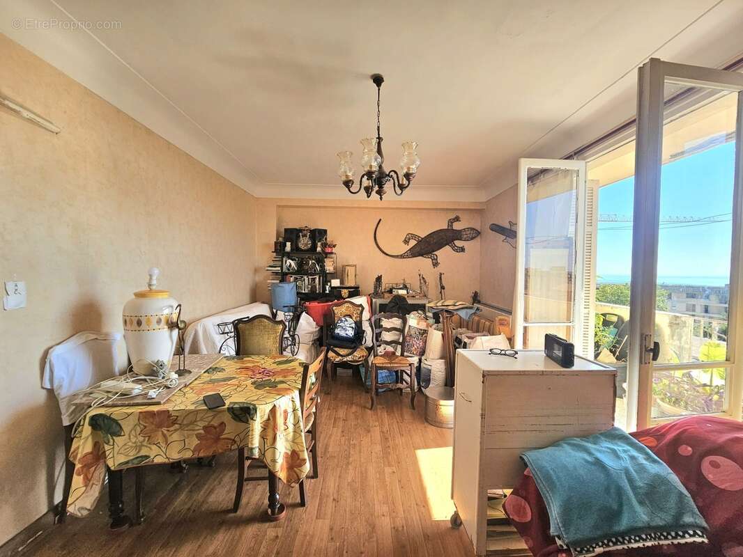Appartement T3 de 73 m2, cave, balcon, vue mer à BASTIA (HAUTE CORSE) - photo 4