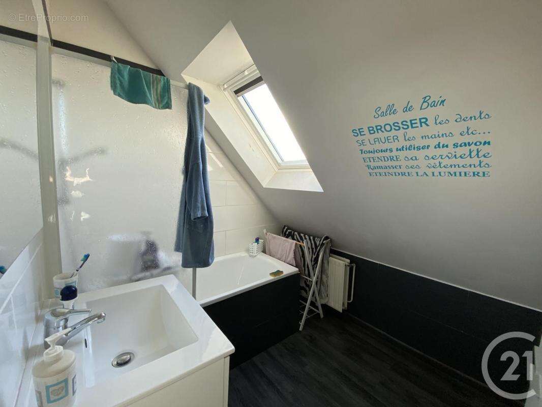 Maison à MOGNEVILLE