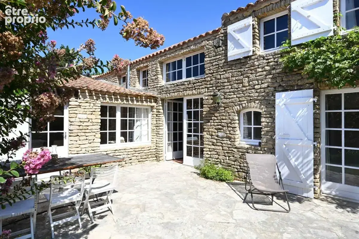 Belle propriété plein centre du village avec cours et jardin Les Portes En Re A VENDRE - photo 25