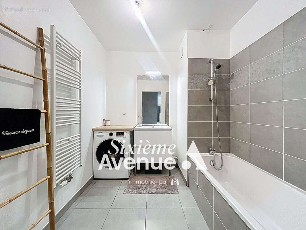 Appartement à DECINES-CHARPIEU