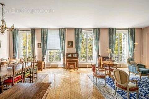 Appartement à PARIS-9E