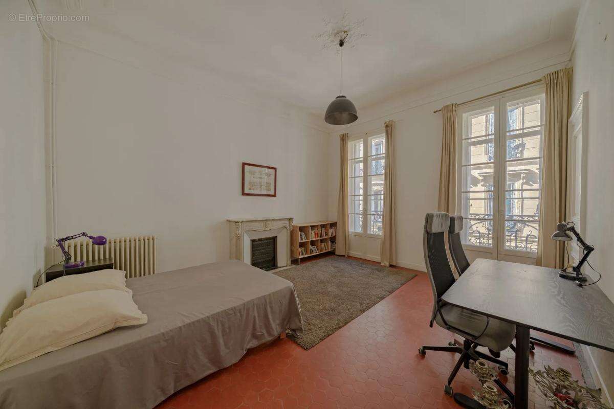 Appartement à MARSEILLE-1E