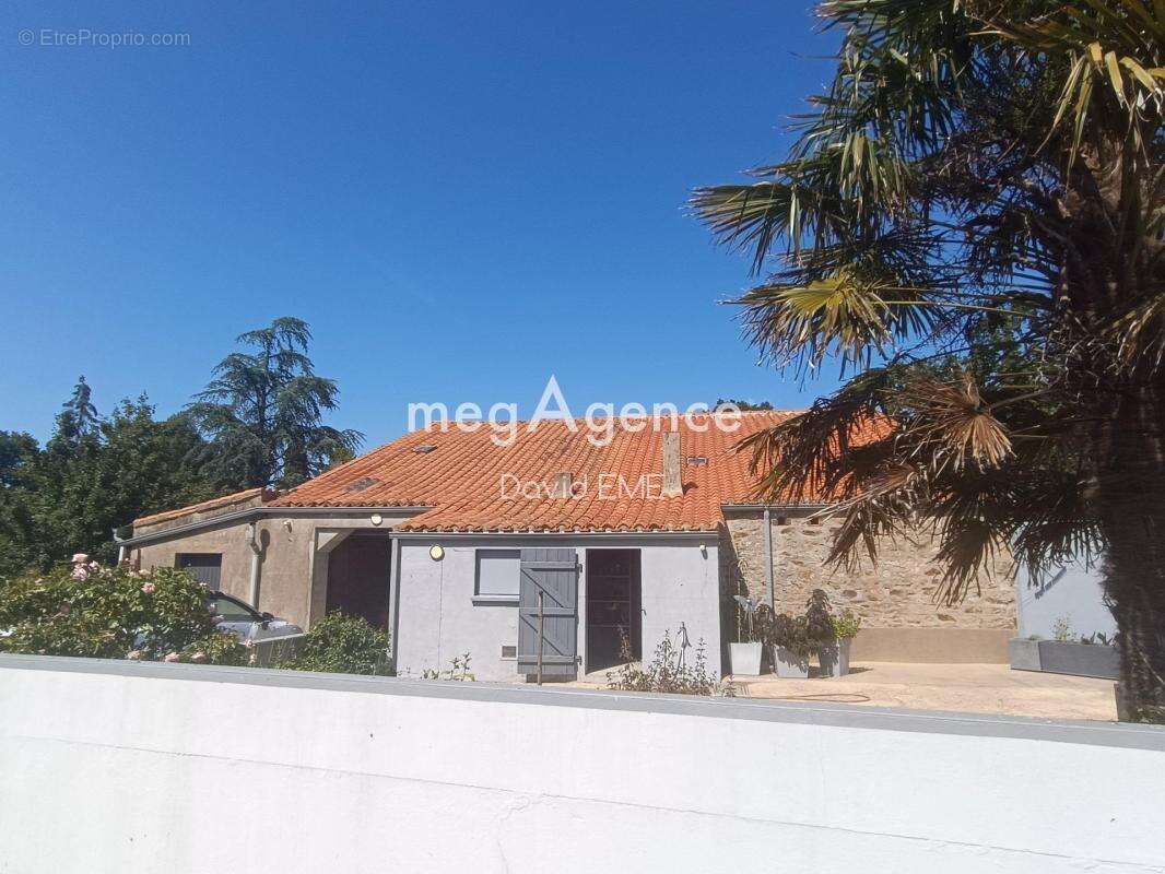 5 Pièces, 101 m2, 3 chambres, terrain 5200 m2 - photo 4