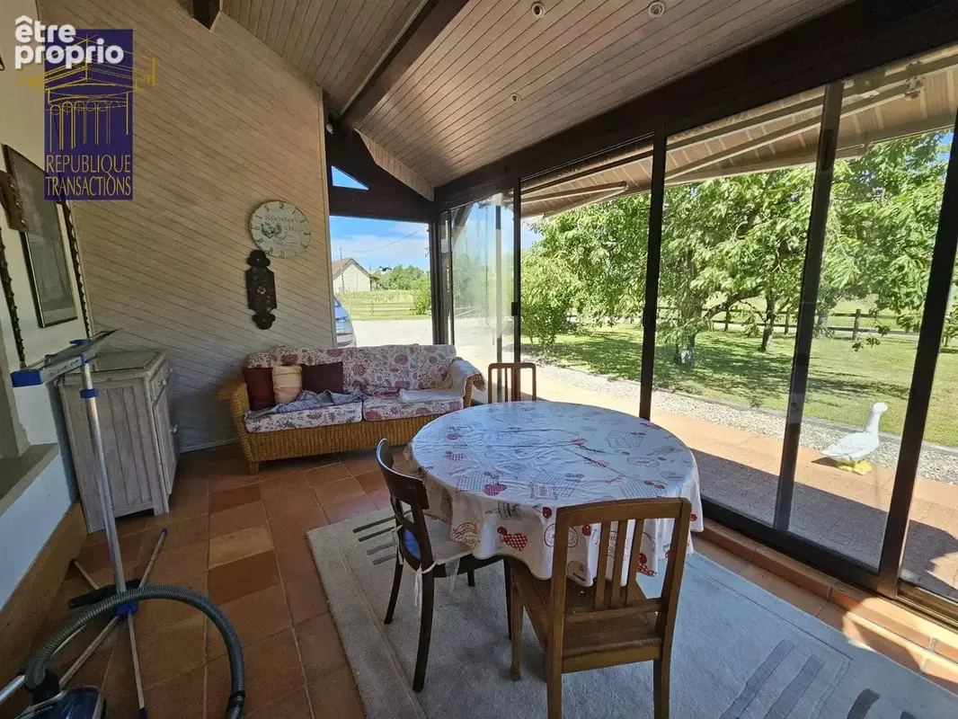 Jolie maison bressanne rénovée avec dépendances et terrain d'environ 5 840 m² clos, arboré et paysagé - photo 11
