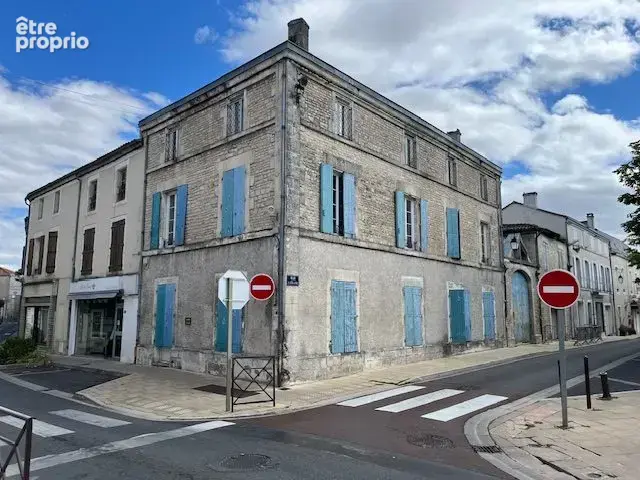 Maison à AIGRE