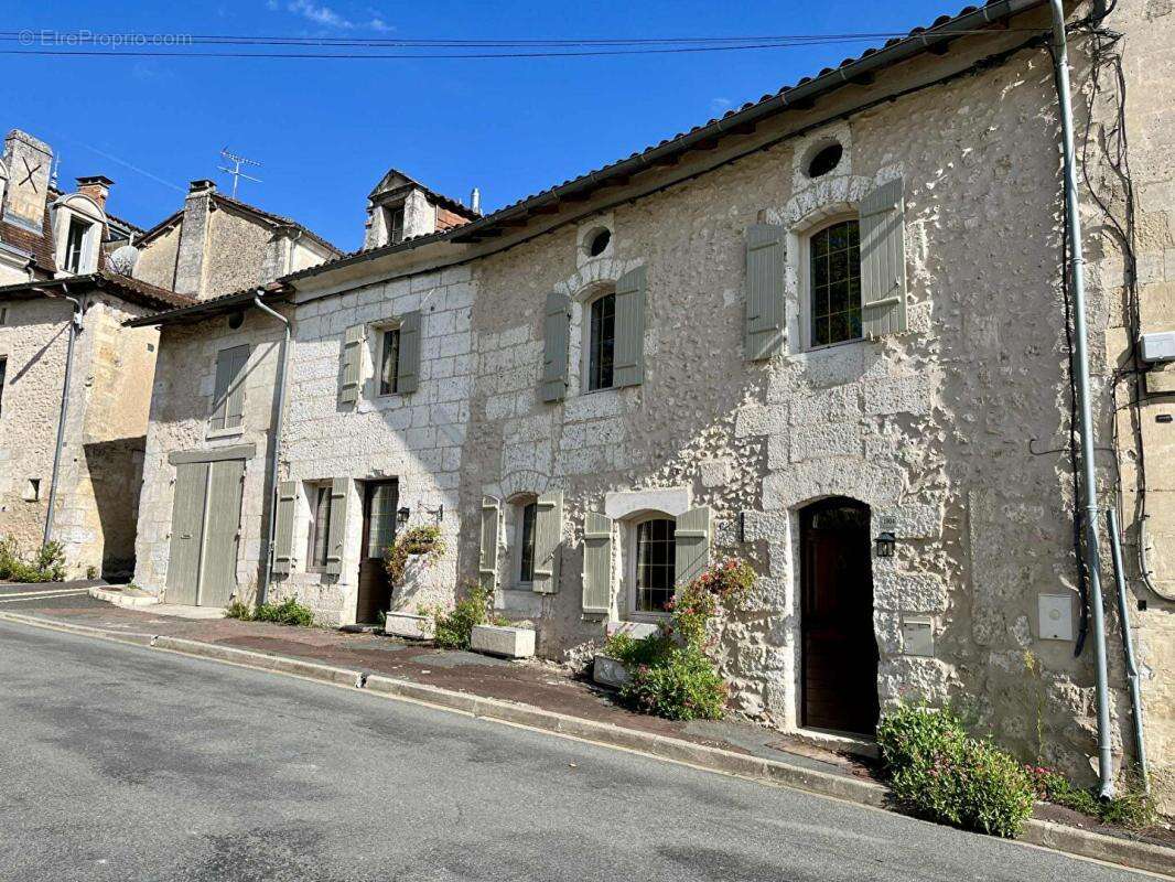 Maison à BOURDEILLES