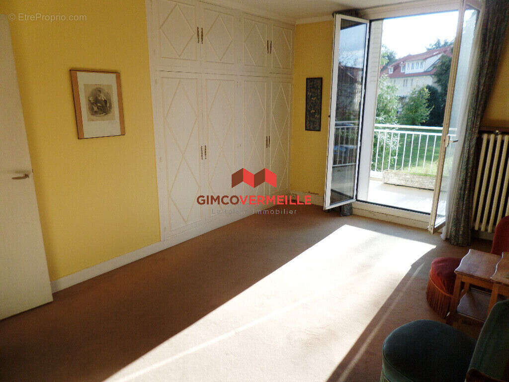 Appartement à LA CELLE-SAINT-CLOUD