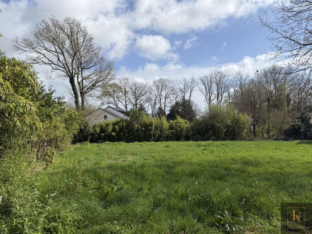Terrain à LA CHAPELLE-SUR-ERDRE