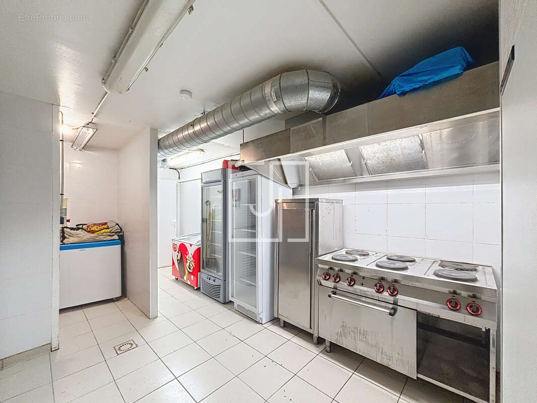 Commerce à ENCHASTRAYES