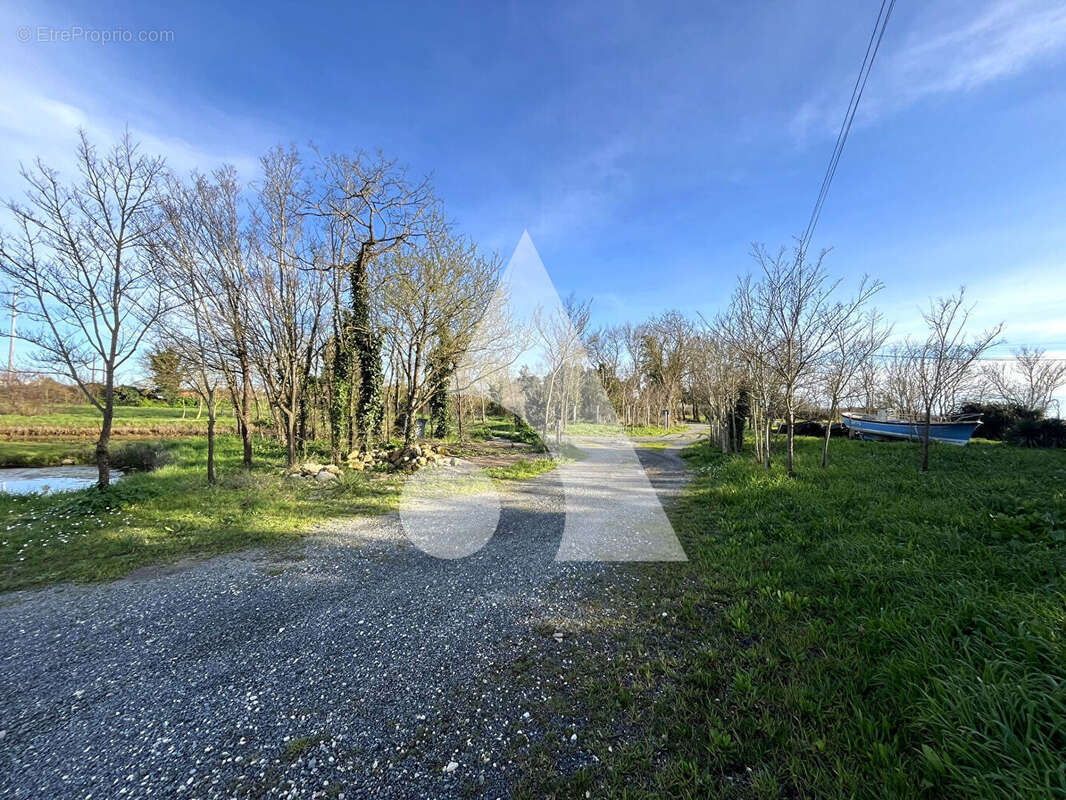 Terrain à BOURCEFRANC-LE-CHAPUS