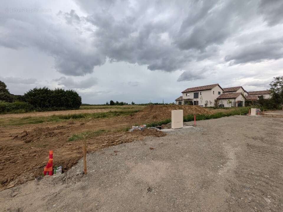 Terrain à LISSIEU