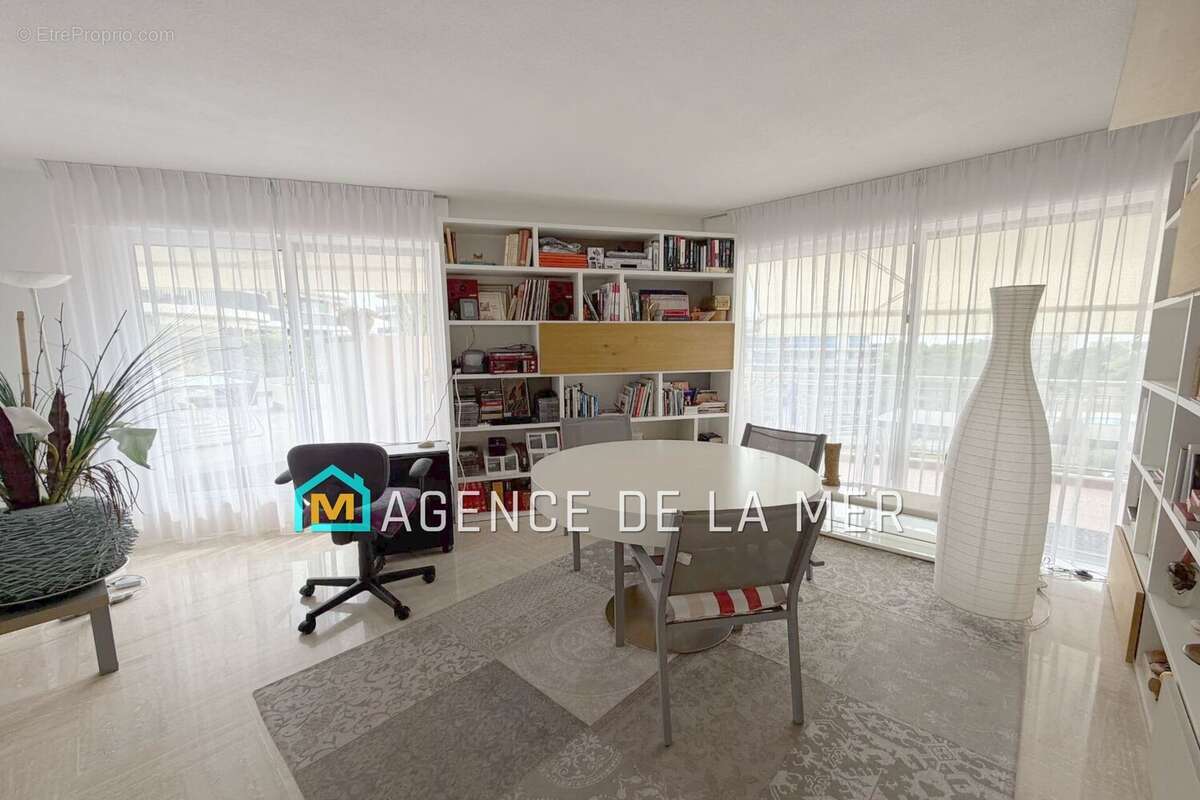 Appartement à MANDELIEU-LA-NAPOULE