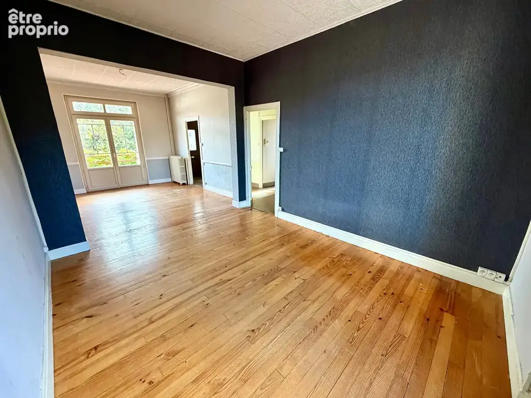 LES MARTRES DE VEYRE / Maison années 30 avec jardin à vendre ! - photo 5
