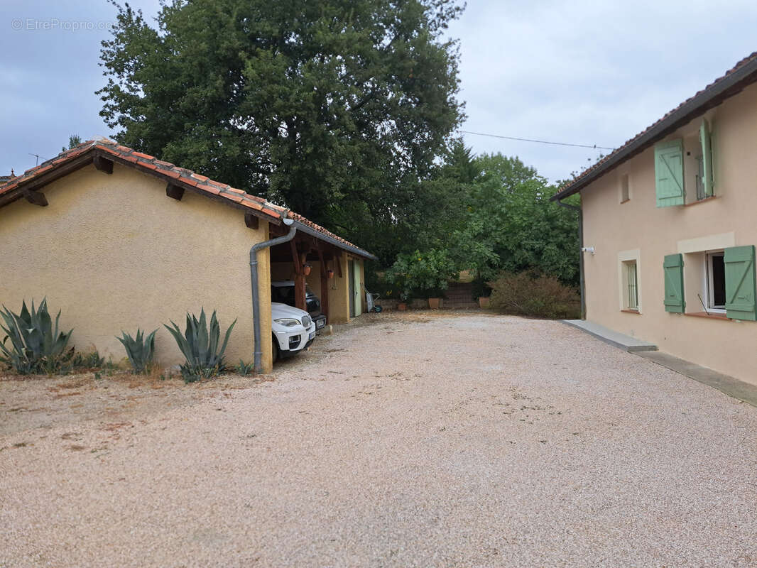 Propriete avec maison-piscine-terrain-local-bois - photo 16