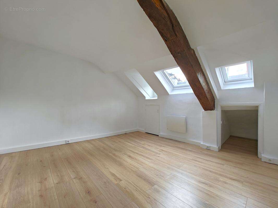 Appartement à PARIS-1E