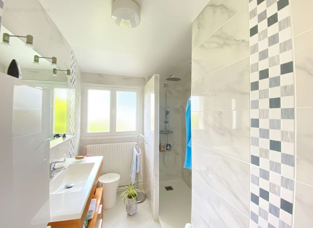 Maison à CHENNEVIERES-SUR-MARNE