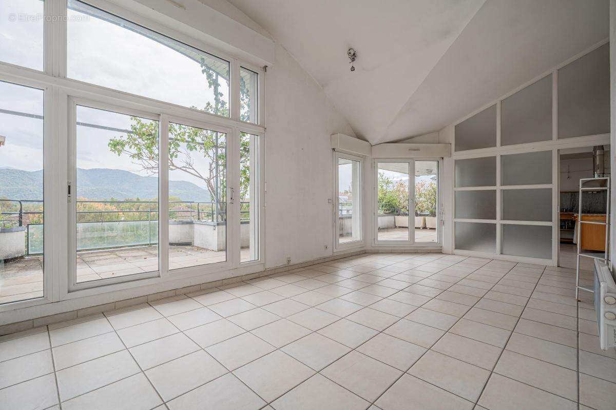 Appartement à MEYLAN