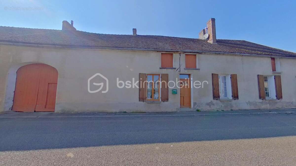 Maison à VILLENEUVE-L'ARCHEVEQUE