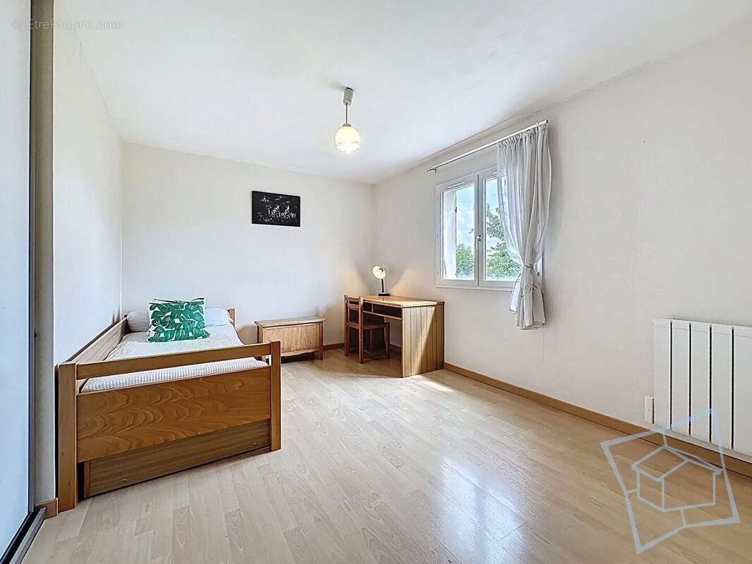 Maison à VOISINS-LE-BRETONNEUX