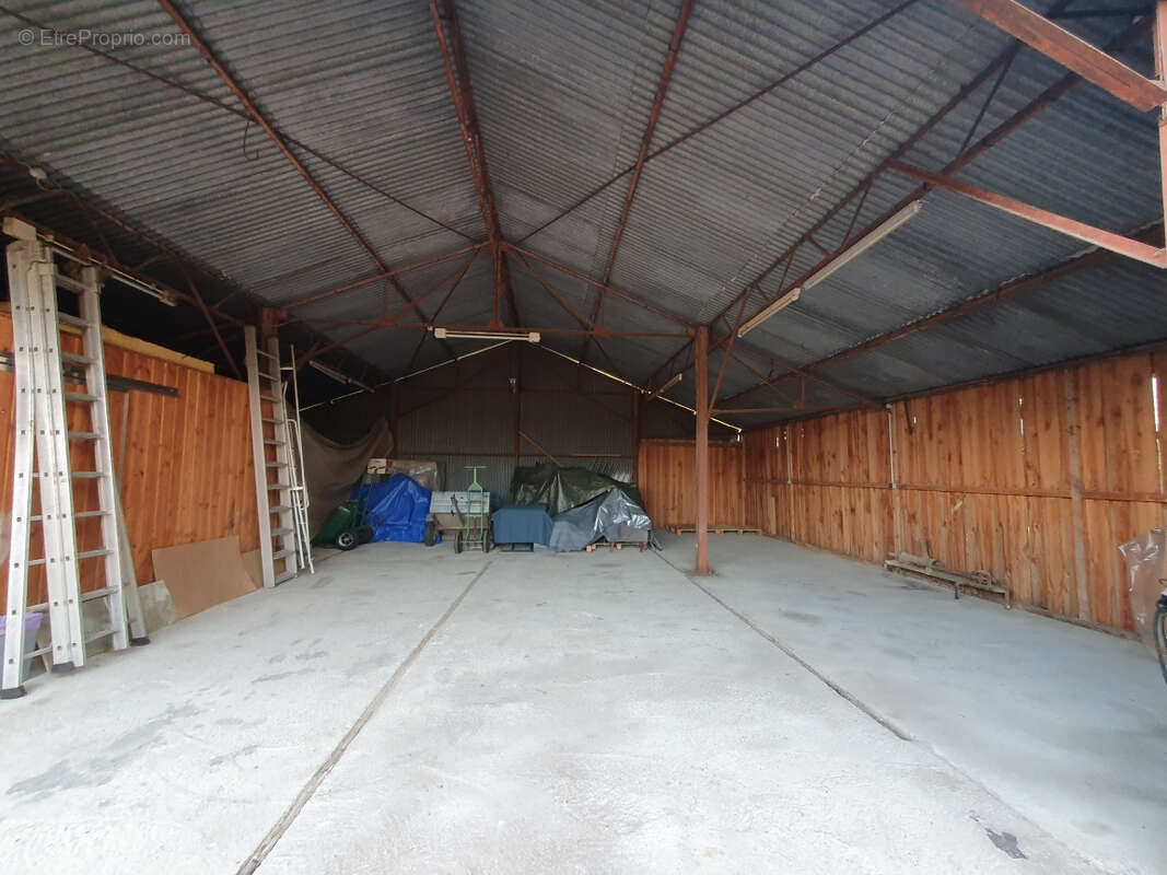Ensemble immobilier en tuffeau avec dépendances sur un terrain de 3401m2. Idéale projet familiale, gîtes, acti - photo 9
