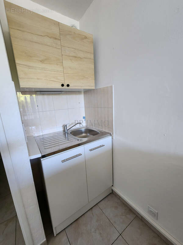 Fréjus   Studio de 24 m2 avec parking, cave et loggia   Résidence sécurisée - photo 11