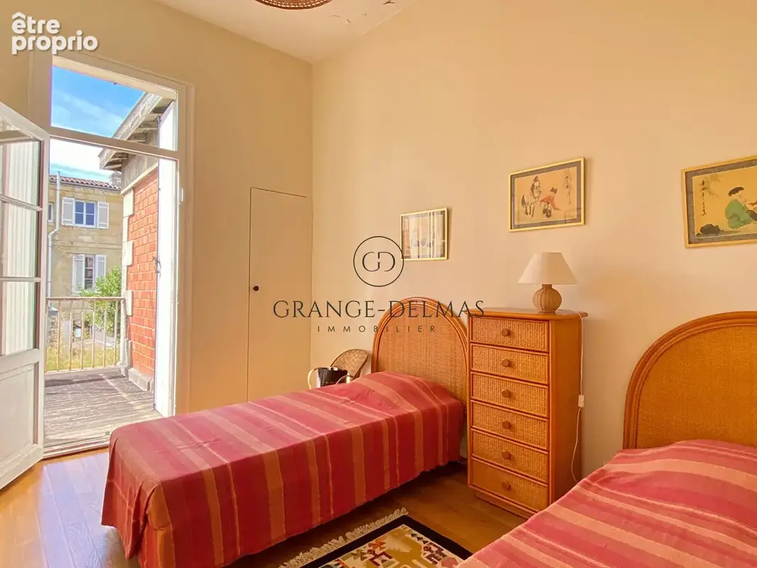 Maison en pierre en R+1 avec 3 chambres et jardin - SAINT SEURIN - photo 10