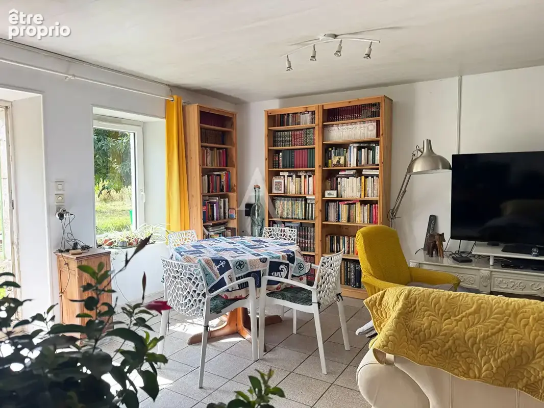 Maison - grandes dépendances - 13 000 m² de terrain - photo 5
