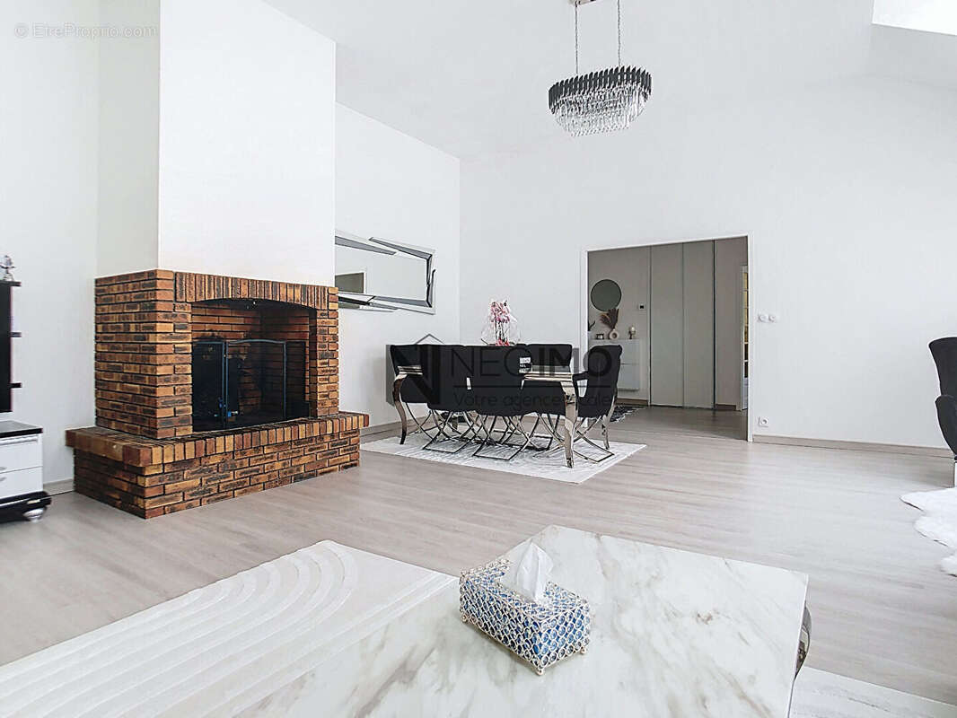 Maison à NEUFCHATEAU