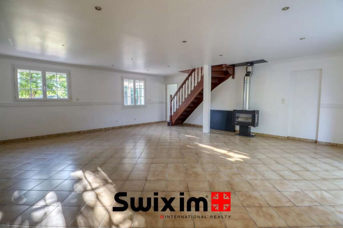 Maison 5 chambres - 176m² à Saint-Laurent-Médoc - photo 4
