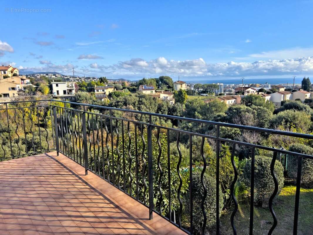 Maison à SAINT-LAURENT-DU-VAR