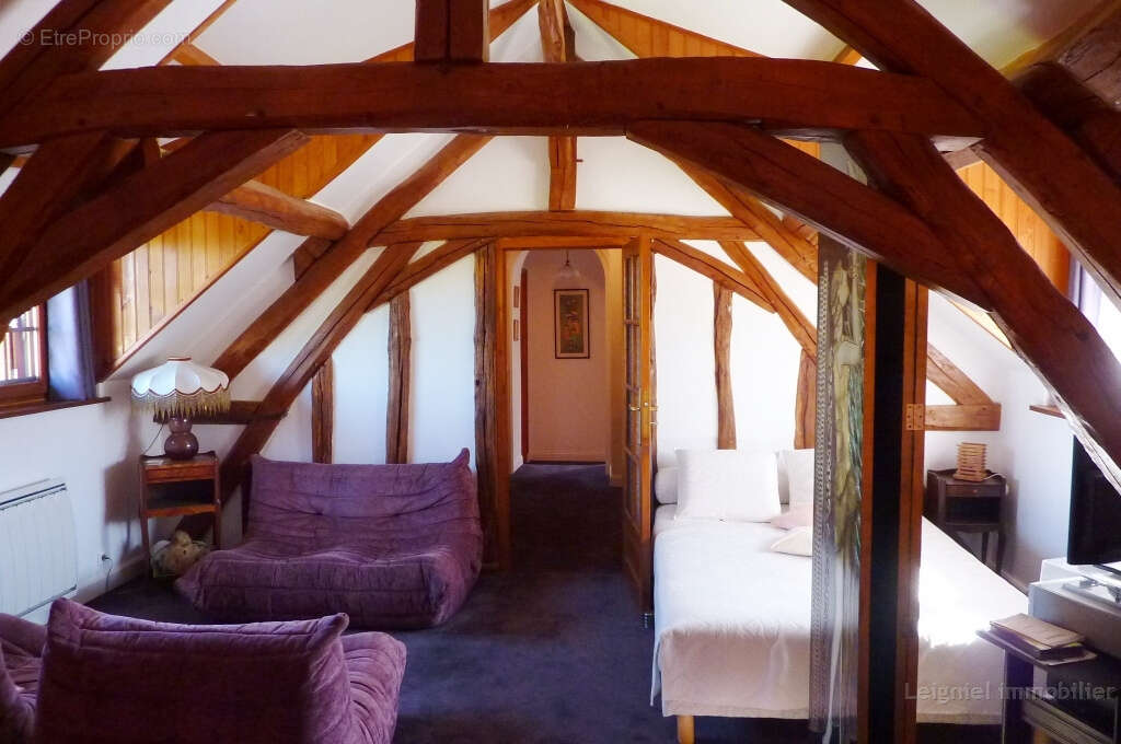 Maison à VILLENEUVE-SUR-YONNE