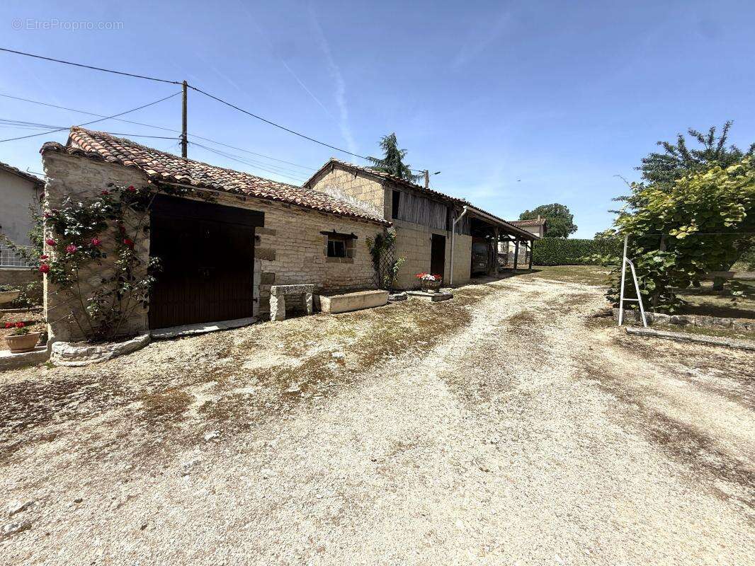Maison à CHEF-BOUTONNE