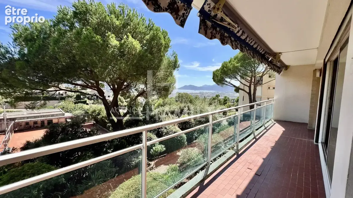 Appartement T3 à rénover de 67 m2 avec terrasse et vue mer - photo 2