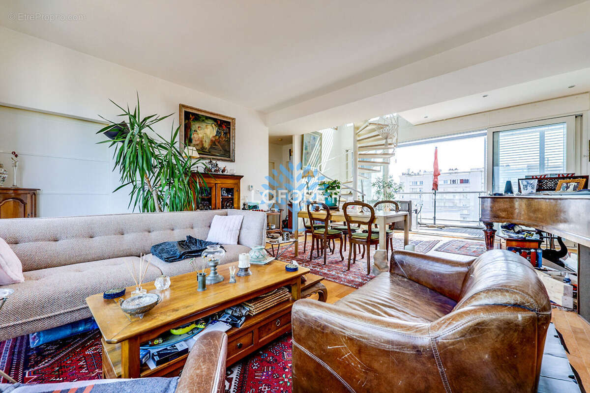 Appartement à PARIS-14E