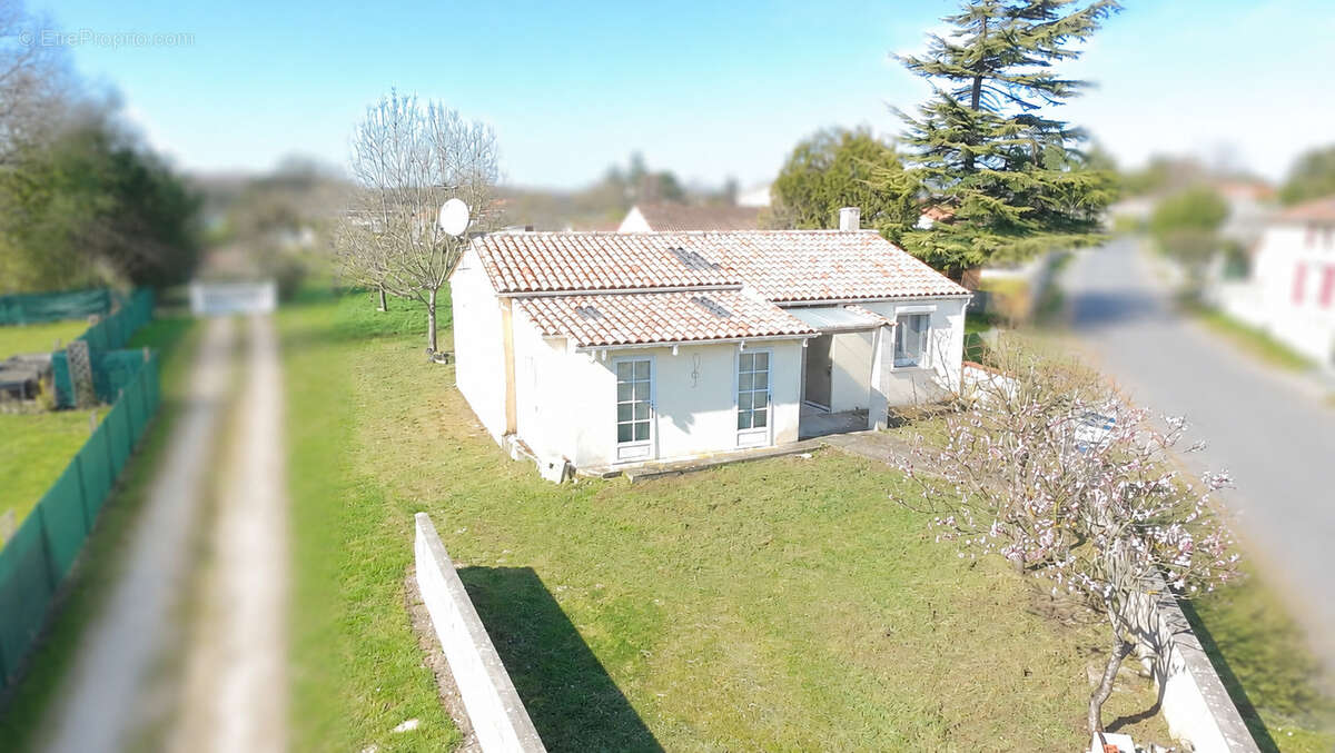 Maison à CORME-ECLUSE