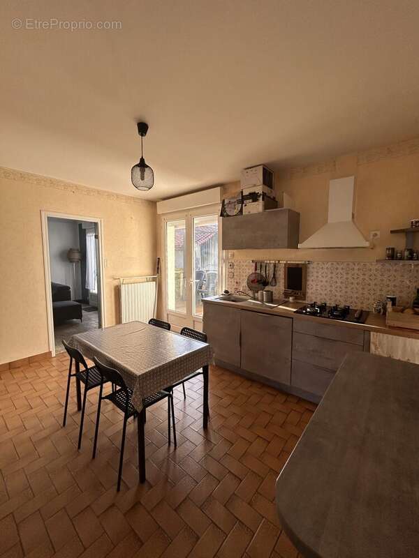 Cuisine - Maison à NIEUL-LE-DOLENT