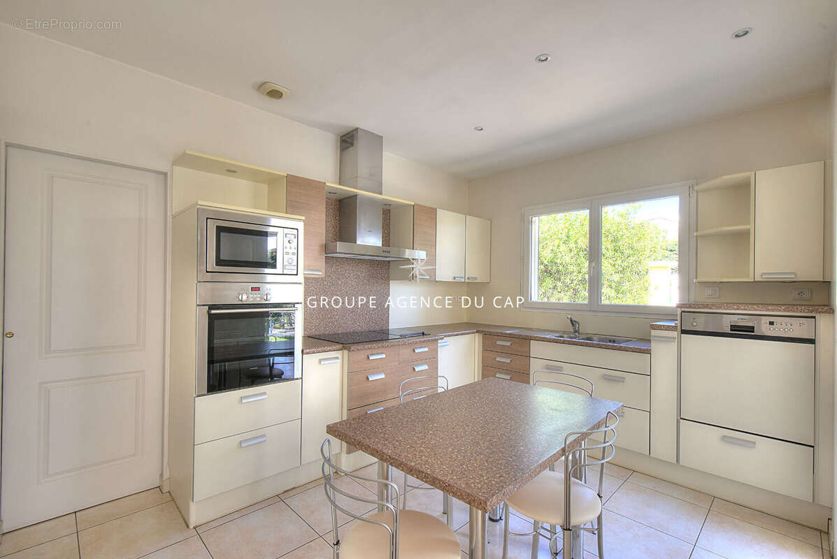 Villa néo-provençale 6 pièces à vendre à Saint Raphaël - Bas du Golf de Valescure - photo 9