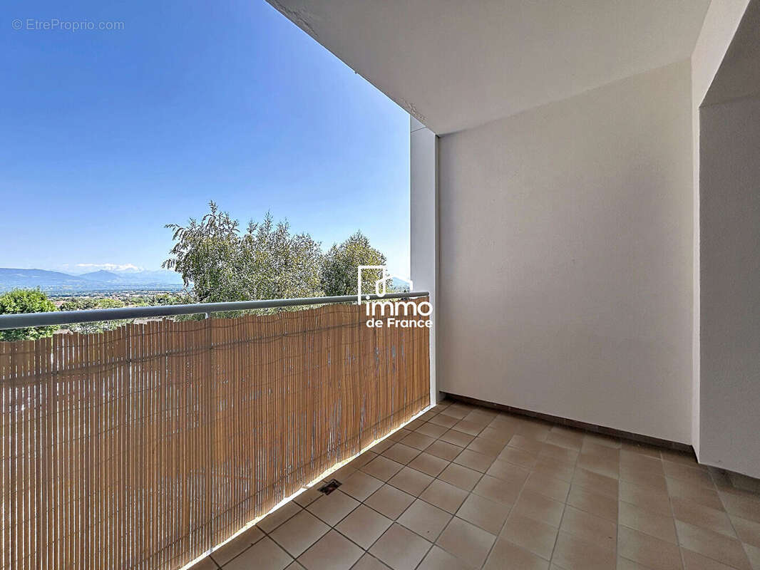 T4 de 93m² avec terrasse vue Mont-Blanc - Gex - photo 8