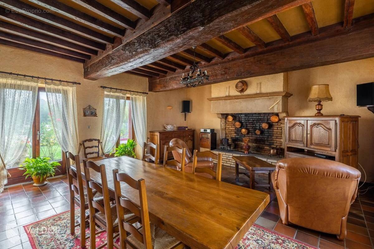 Maison à MOGNENEINS