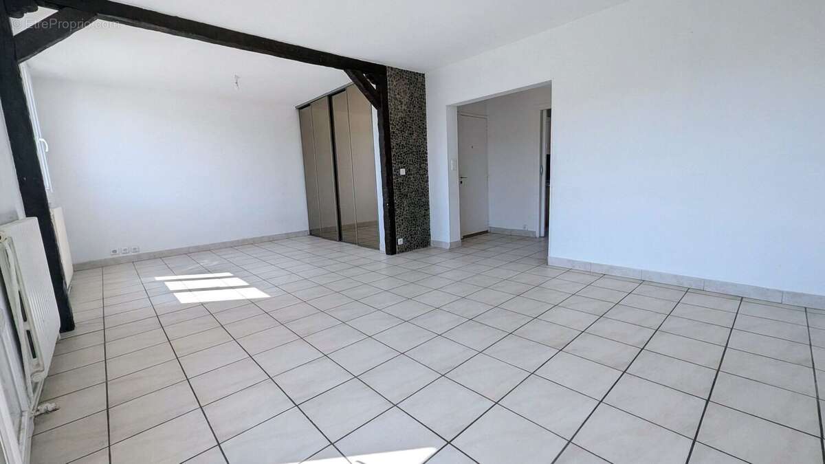 Appartement à LE PONT-DE-CLAIX