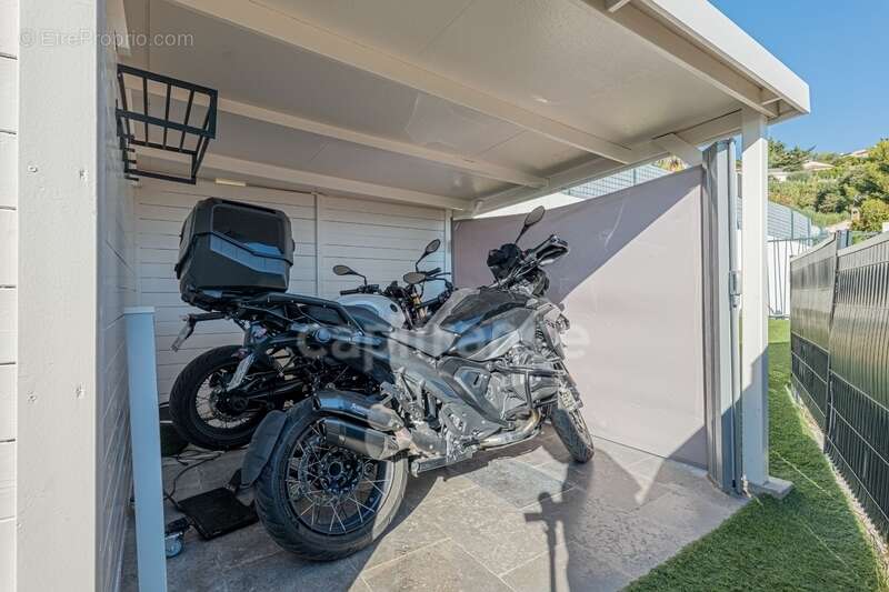 Maison à SAINT-LAURENT-DU-VAR