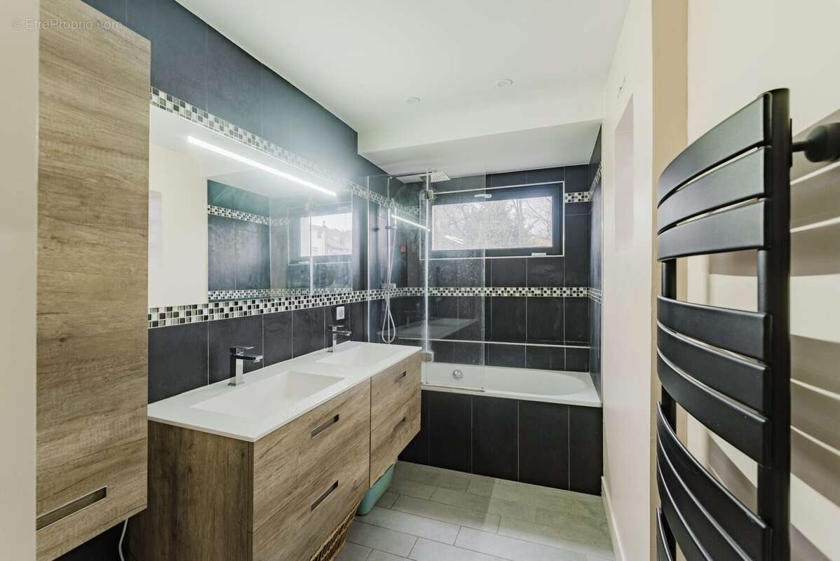 Salle de bain - Maison à VILLENEUVE-D'ASCQ