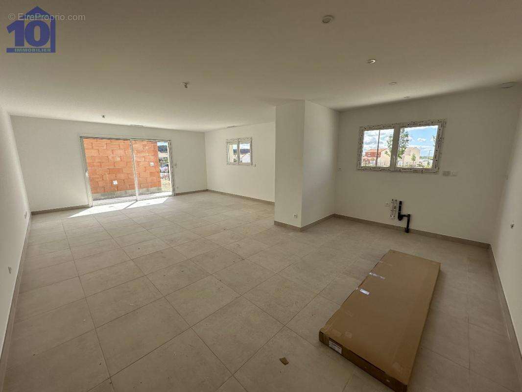 Maison à NISSAN-LEZ-ENSERUNE